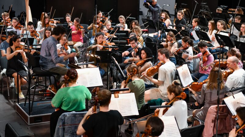 Музыканты образовательного центра «Сириус» выступят с Российским национальным молодежным симфоническим оркестром