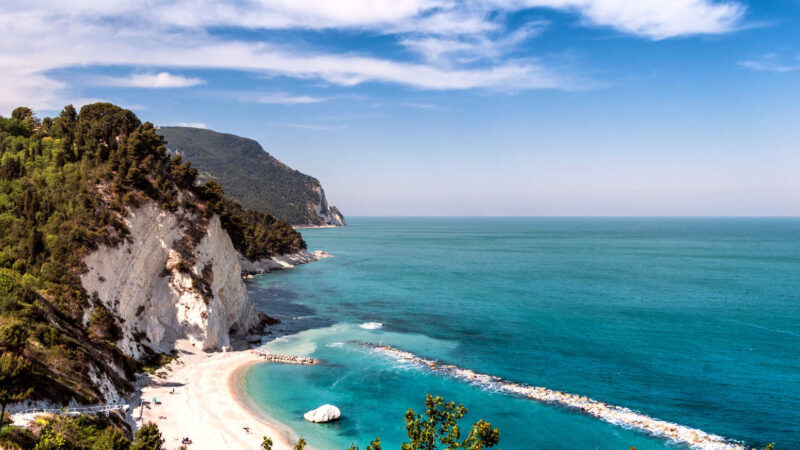 10 лучших пляжей итальянской Ривьеры-дель-Конеро