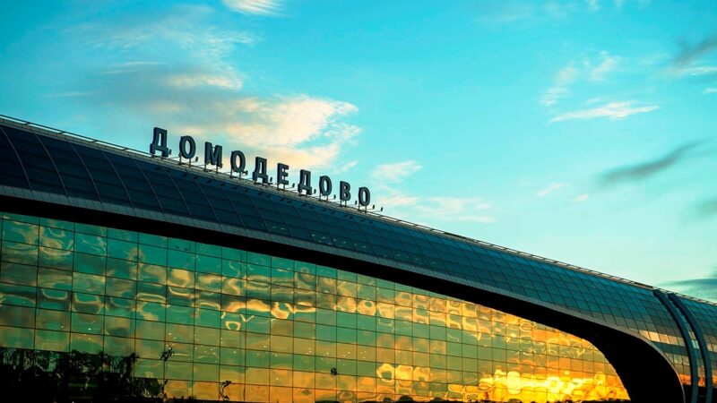Аэропорт Домодедово и RUSSPASS открыли выставку о путешествиях