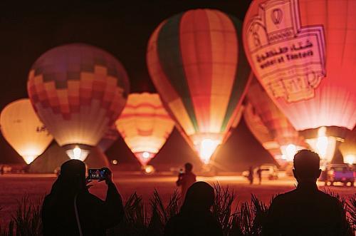 Масштабное шоу воздушных шаров в Аль-Уле